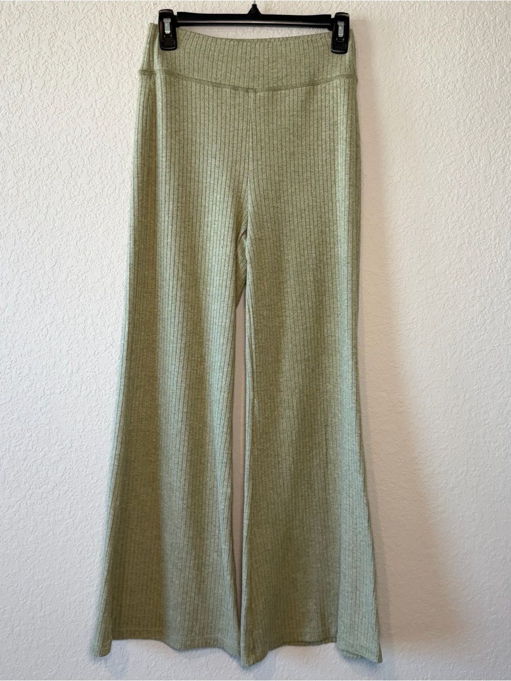 HALARA ribbed wide-leg leggings in sage green